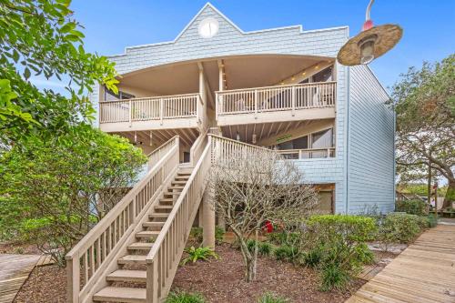 Treetop Beach Condo - Sleeps 7 in Butler Beach
