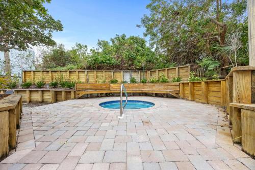 Treetop Beach Condo - Sleeps 7 in Butler Beach
