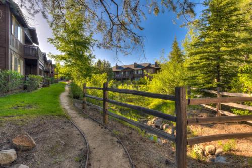 Alpine Way Lake & Sugar Bowl Resort