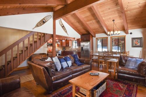 Northstar Treehouse Chic 4BR House Forest view – khách sạn tại Truckee