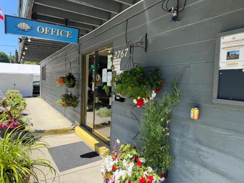 ทางเข้า, Sand Pebbles Inn in ควอลิคัม บีช (บริติช โคลัมเบีย)