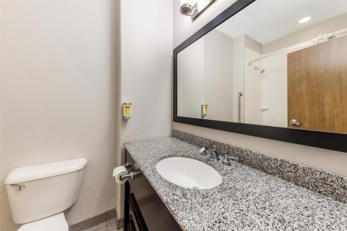 Best Western Plus Sand Bass Inn and Suites - image 2