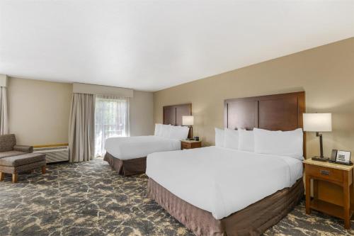 2 queen beds