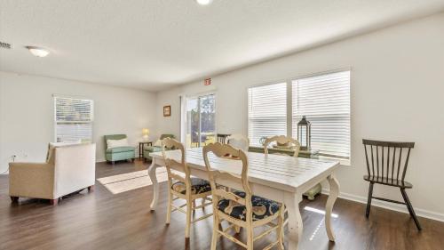 The Robins Nest - 3 BDR 15 Min to Downtown in Vermont Heights (FL)