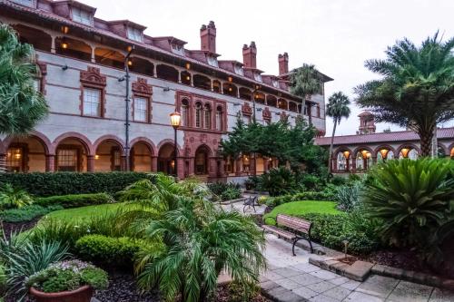 The Robins Nest - 3 BDR 15 Min to Downtown in Vermont Heights (FL)