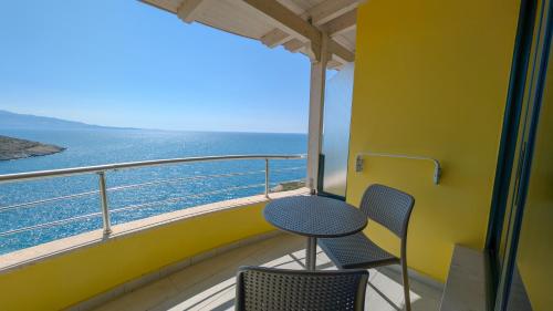 Habitación triple, vistas al mar, vistas panorámicas, balcón