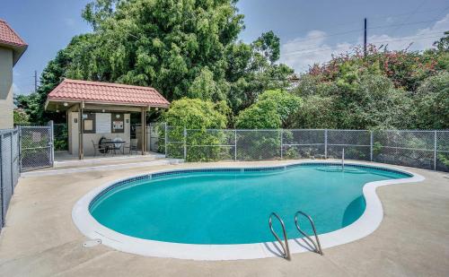 Kona Mansions - Ocean Views & Amenities in Kailua (HI)