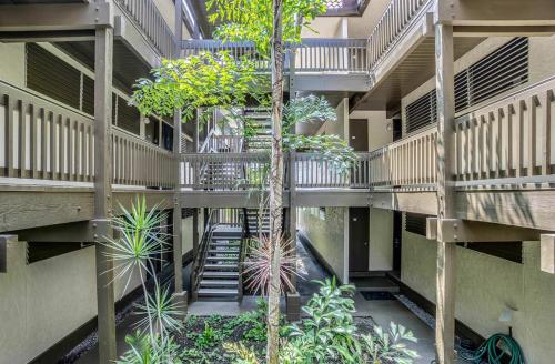 Kona Mansions - Ocean Views & Amenities in Kailua (HI)