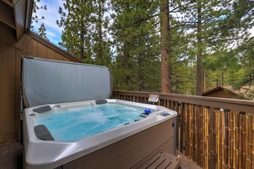 Heavenly Haven - Hot Tub and Seasonal HOA Pool in Zephyr Cove (NV)