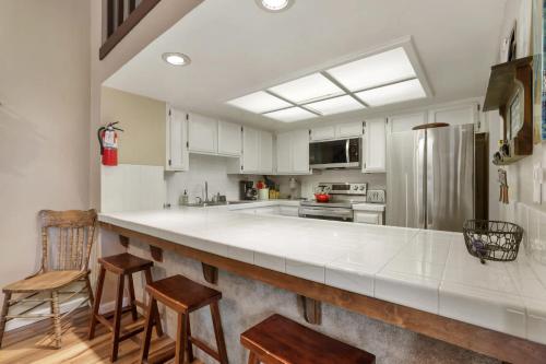 Heavenly Haven - Hot Tub and Seasonal HOA Pool in Zephyr Cove (NV)