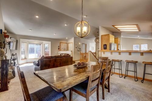 Montgomery Estates Bliss - Hot tub pets family fun in Tahoe Valley