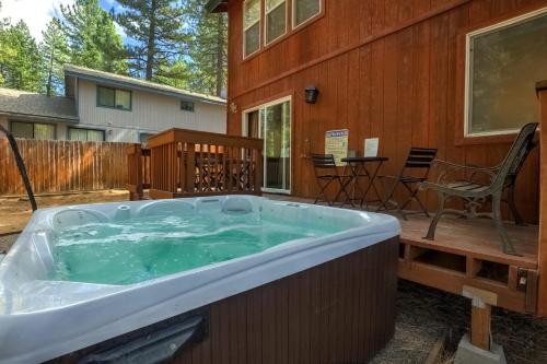Montgomery Estates Bliss - Hot tub pets family fun in Tahoe Valley