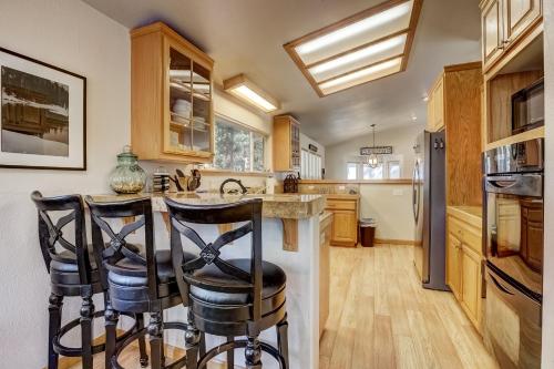 Montgomery Estates Bliss - Hot tub pets family fun in Tahoe Valley