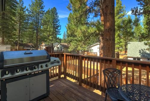 Montgomery Estates Bliss - Hot tub pets family fun in Tahoe Valley