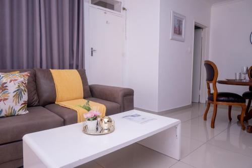 One-Bedroom Apartment image 3