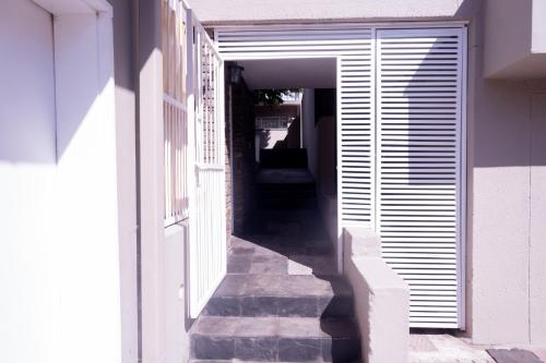 One-Bedroom Apartment image 2