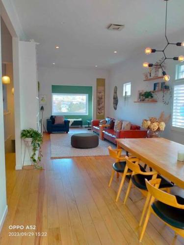 Auckland summer house near Museum of Transport & Technology (MOTAT)