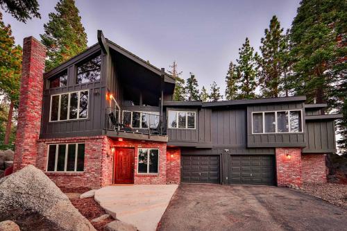Sunset Cove Chic Tahoe Retreat in Zephyr Cove (NV)