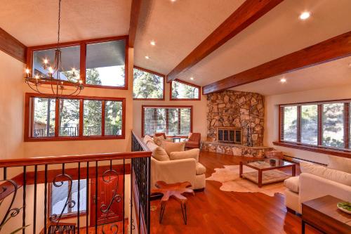 Sunset Cove Chic Tahoe Retreat in Zephyr Cove (NV)