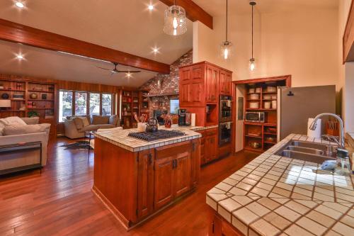 Sunset Cove Chic Tahoe Retreat in Zephyr Cove (NV)