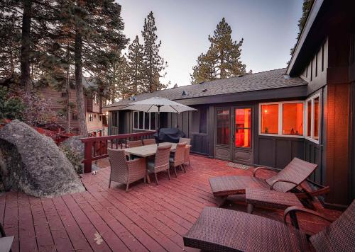 Sunset Cove Chic Tahoe Retreat in Zephyr Cove (NV)