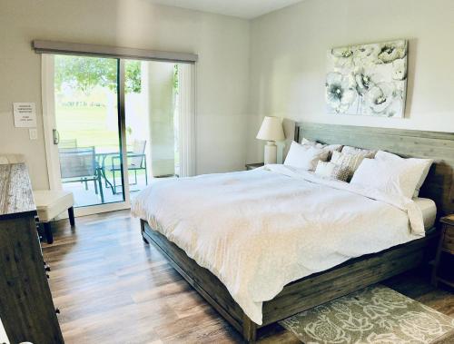 Pristine Desert Escape & Golf Paradise in Cathedral City, USA