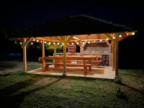 Deda Momirov zavičaj (Deda Momirov zavicaj) in Bukovik