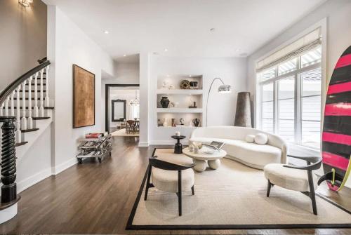 Bull Path Manor by Rove Travel - Luxe Home with Pool & Hot Tub in Northwest Harbor (NY)