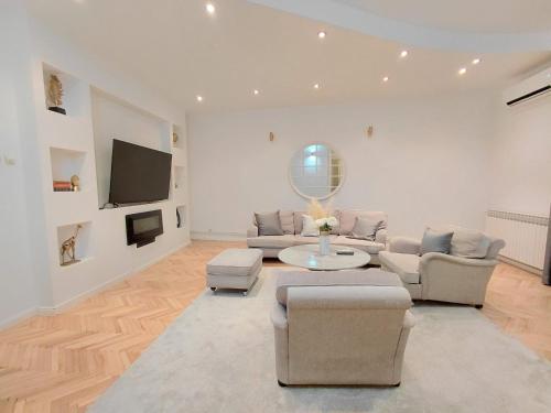 The Grand Central Apartment