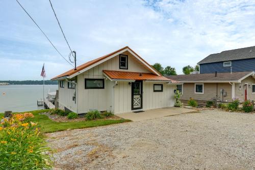 Lake George Cottage with Dock Fire Pit and Kayaks - image 13