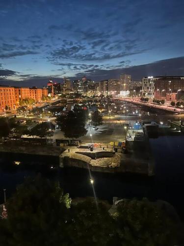 Liverpool City Centre Apartment with view, Liverpool