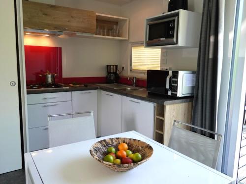 Kitchen, Strand49 Glamping Sint Maartenszee in Sint Maartensbrug