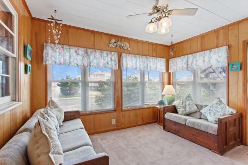 7055 - Henry`s Hut - image 3