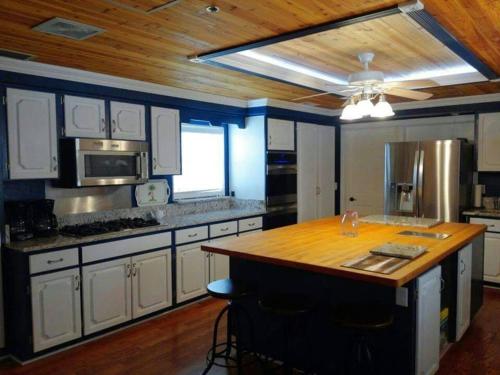 Shamrock Thistle & Crown B&B in Weirsdale