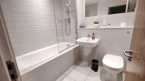 Bee Halo - Work N Relax 500Mbps WiFi, Netflix, City Centre, Paid Private Parking , Balcony and Memory Foam Beds, Manchester (fotografie 8)