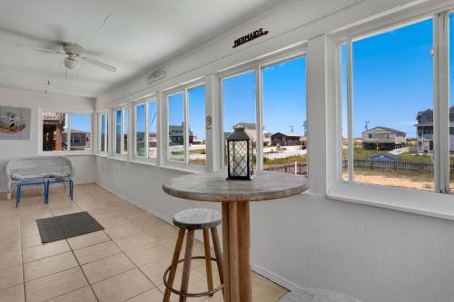 4122 - Blue White Haven in Kitty Hawk (NC)