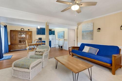 4122 - Blue White Haven in Kitty Hawk (NC)