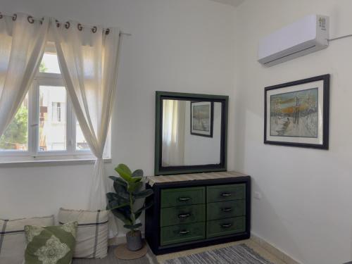 2 Bedroom apt in Jabal Weibdeh with Balcony - image 5