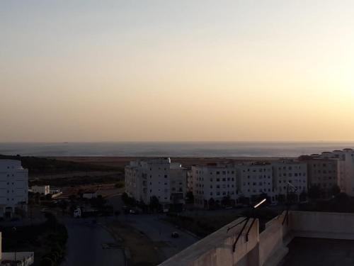 View, Appartement neuf, lumineux et calme, entierement meuble in Gzennaia