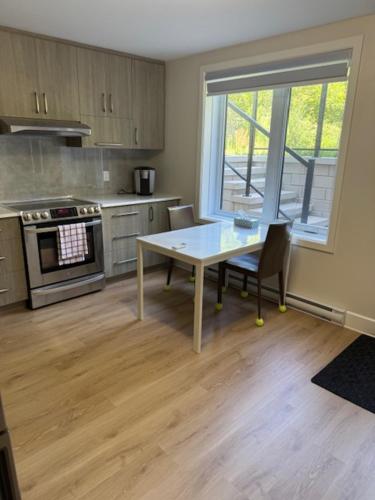 . All inclusive pied à terre near airport 2nd bed extra twenty dollars cash
