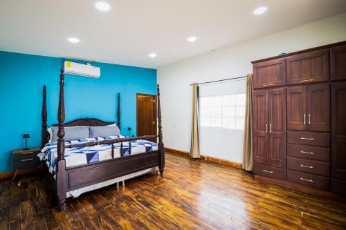3 king beds