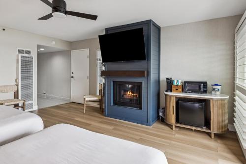 456 Embarcadero Inn & Suites Room Type - Executive Queen Room with Two Queen Beds