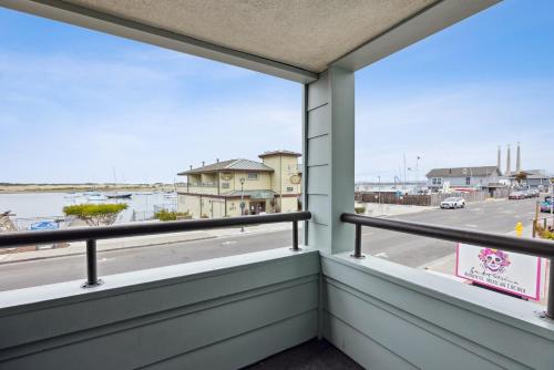 456 Embarcadero Inn & Suites - image 31