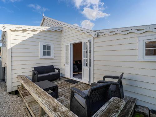 Exterior view, Creed Cottage - Whitianga Heritage Retreat in Whitianga