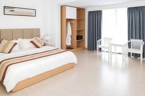 room detail thumbnail 0