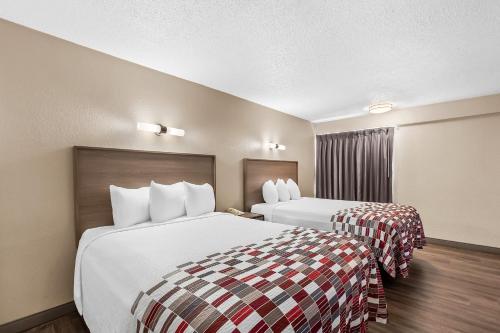 2 queen beds