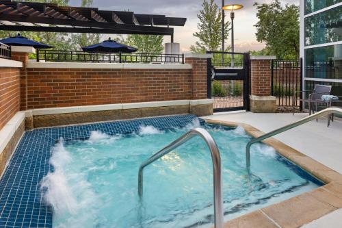 泳池, Courtyard by Marriott Minneapolis Maple Grove/Arbor Lakes in 梅波格羅夫