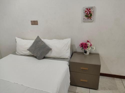 Three-Bedroom Apartment with Balcony image 3