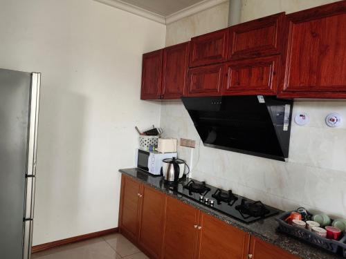 Three-Bedroom Apartment with Balcony image 4