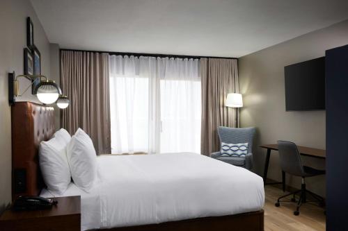 Ramada by Wyndham Englewood Hotel & Suites - image 5